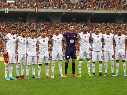 صورة جماعية للاعبي الوداد الرياضي المغربي قبل انطلاق مباراة الترجي الرياضي التونسي بالدوري الإفريقي - 1 نوفمبر 2023 - Facebook/Wydad Athletic Club - WAC