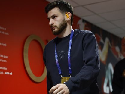 خفيتشا كفاراتسخيليا لاعب باريس سان جيرمان يصل إلى أنفيلد قبل مباراة ليفربول في دوري أبطال أوروبا - 14 أبريل 2026 - X/@PSG_inside