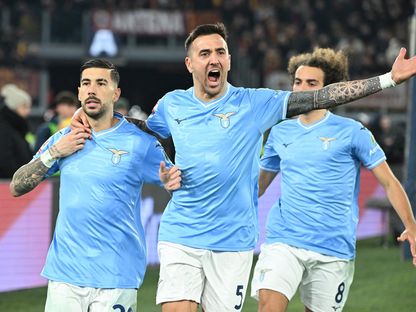 لاعبو لاتسيو يحتفلون بعد التسجيل في مرمى روما في ربع نهائي كأس إيطاليا - 10 يناير 2024 - REUTERS