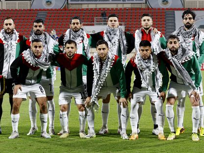 لاعبو المنتخب الفلسطيني قبل مواجهة لبنان في التصفيات المؤهلة لكأس العالم 2026 - 16 نوفمبر 2023 - Reuters