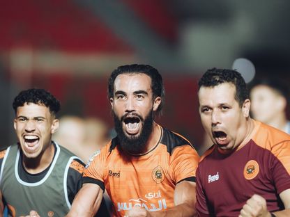 فرحة لاعبي نادي نهضة بركان بالتأهل إلى نهائي كأس المغرب بعد الفوز على الفتح الرياضي - 9 يوليو 2023 - twitter/RSBfootball