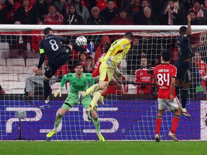 أناتولي تروبين حارس بنفيكا يسجل هدفاً ضد ريال مدريد - 28 يناير 2026 - Reuters