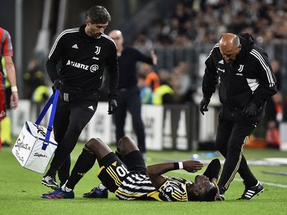 بول بوغبا لاعب يوفنتوس بعد تعرضه لإصابة خلال مباراة الفريق ضد كريمونيزي - 14 مايو 2023 - reuters