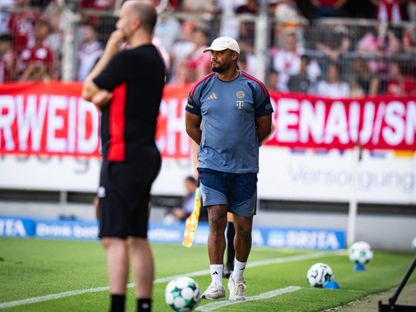 فينسنت كومباني خلال مباراة بايرن ميونيخ الودية أمام فيسبادن - 25 يوليو 2026 - X/FCBayern