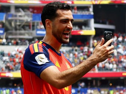 ميكيل ميرينو يحتفل بعد مباراة إسبانيا وبلجيكا بربع نهائي كأس العالم - 10 يوليو 2026 - Reuters