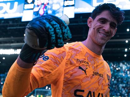 ياسين بونو حارس الهلال يحتفل بالفوز على الفتح في ربع نهائي كأس الملك - 29 نوفمبر 2025 - X/@Alhilal_FC