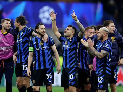 لاعبو إنتر يحتفلون بعد مباراة بايرن ميونيخ بإياب ربع نهائي دوري أبطال أوروبا - 16 أبريل 2025 - Reuters