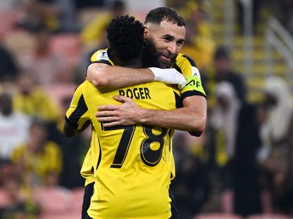 احتفال كريم بنزيما نجم الاتحاد بتسجيل هدف في مرمى ناساف بدوري أبطال أسيا للنخبة - 23 ديسمبر 205 - X/@aawsat_spt