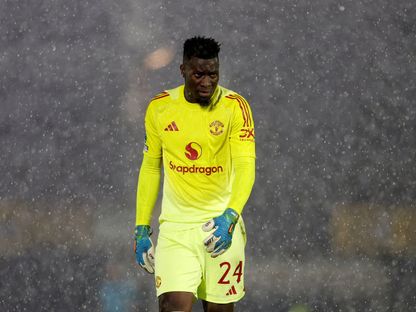 حارس مانشستر يونايتد أندريه أونانا خلال مواجهة غريمسبي في كأس رابطة الأندية الإنجليزية المحترفة - 27 أغسطس 2025 - Action Images via Reuters