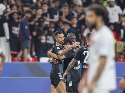احتفال لاعبي الشارقة بهدف التعادل في شباك الجزيرة بالدوري الإماراتي - 2 نوفمبر 2023 - twitter/SharjahFC