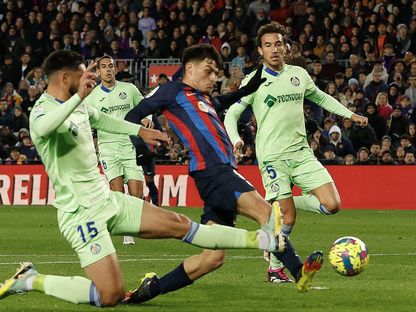 بيدري يسجل هدف فوز برشلونة على خيتافي في الدوري الاسباني 22-1-2023 - رويترز