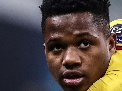 أنسو فاتي يحتفل بعد تسجيله هدفاً خلال مباراة دوري أبطال أوروبا لكرة القدم المجموعة السادسة إنتر ميلان ضد برشلونة في 10 ديسمبر 2019 في ملعب سان سيرو في ميلانو - AFP