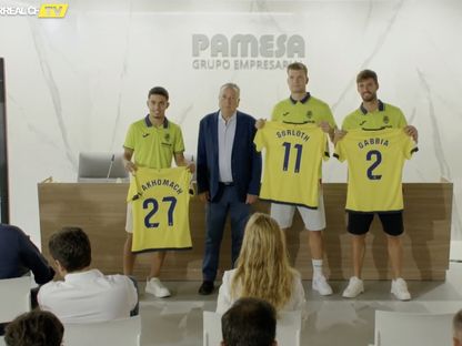 رئيس فياريال فيرناندو رويغ يقدم أخوماش وسورلوث وجابيا - Youtube/Villarreal