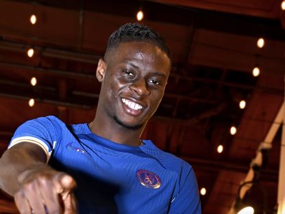 ليزلي أوجوتشوكو في تشيلسي بعقد مدته 7 سنوات - Web/Chelsea