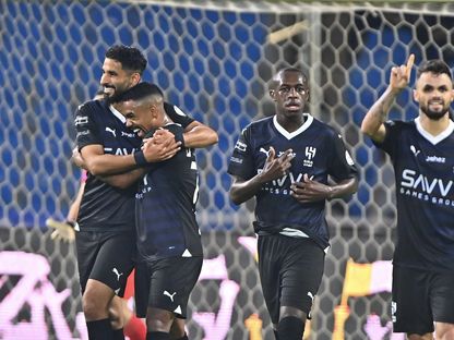 احتفال لاعبي الهلال بتسجيل هدف في مرمى الحزم بالدوري السعودي - 25 نوفمبر 2023 - X/@SPL