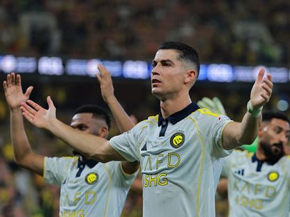 كريستيانو رونالدو بحتفل مع زملائه بفوز النصر على الاتحاد بالدوري السعودي - 26 سبتمبر 2025 - Reuters