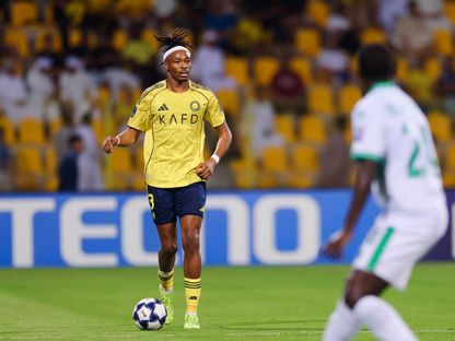 محمد سيماكان مدافع النصر يسيطر على الكرة في مباراة الأهلي القطري بنصف نهائي دوري أبطال آسيا 2 - 22 أبريل 2026 - X/@AlNassrFC