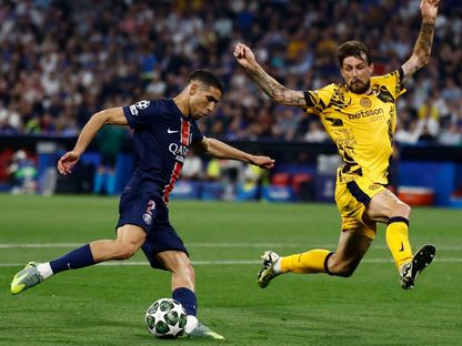 أشرف حكيمي يمر من أتشيربي في نهائي دوري أبطال أوروبا 2025 - Reuters