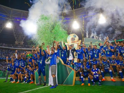 لحظة تتويج نادي الهلال بلقب كأس خادم الحرمين الشريفين لموسم 2022-2023 - 13 مايو 2023 - twitter/KingCupSA