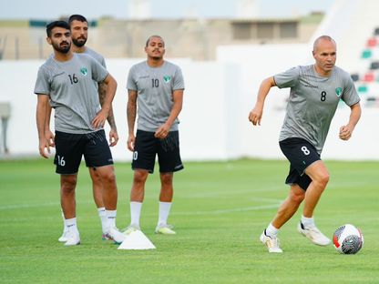 أندريس إنييستا في تدريبات نادي الإمارات الإماراتي - 18 أغسطس 2023 - twitter/Emirates_FC