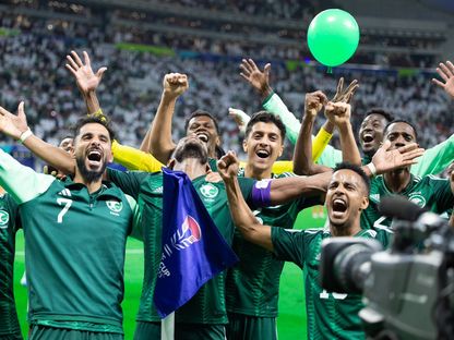 لاعبو المنتخب السعودي يحتفلون بعد الفوز على عمان في كأس آسيا - 16 يناير 2024 - X/@SaudiNT