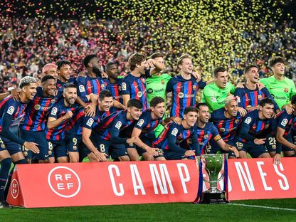 برشلونة يحتفل بالفوز بلقب الدوري الإسباني - 20 مايو 2023 - AFP