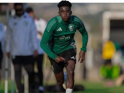 لاعب المنتخب السعودي مهند آل سعد خلال تدريبات الفريق قبل مواجهة المكسيك - 24 يونيو 2025 - X@SaudiNT