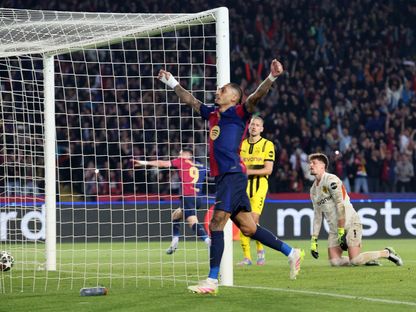 رافينيا مهاجم برشلونة يحتفل بأحد الأهداف في مرمى دورتموند - 9 أبريل 2025 - Reuters