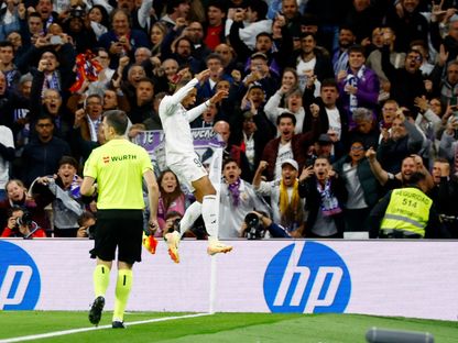 مبابي مهاجم ريال مدريد يحتفل بالتسجيل أمام برشلونة وقبل إلغاء الهدف بسبب التسلل - 26 أكتوبر 2024 - Reuters