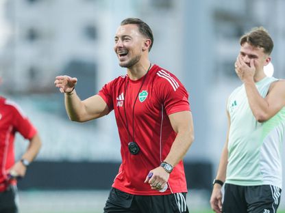 مدرب الأهلي السعودي ماتياس يايسله خلال تمرين - 22 سبتمبر 2025 - X/@ALAHLI_FC