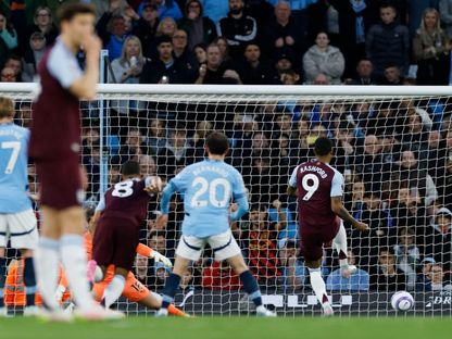 راشفورد يسجل هدف تعادل أستون فيلا أمام مانشستر سيتي على ملعب الاتحاد 22-4-2025 - Reuters