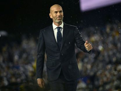 هل رفض زيدان عرضاً خيالياً من الهلال؟