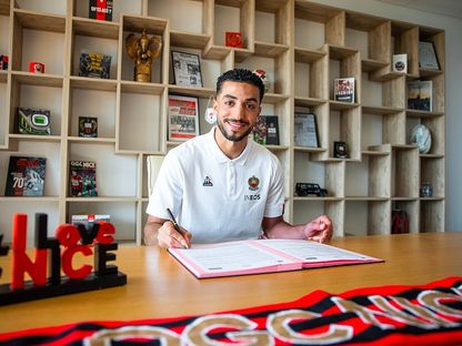 المصري محمد عبد المنعم يوقّع عقود انتقاله إلى نيس الفرنسي - 29 أغسطس 2024 - ogcnice.com