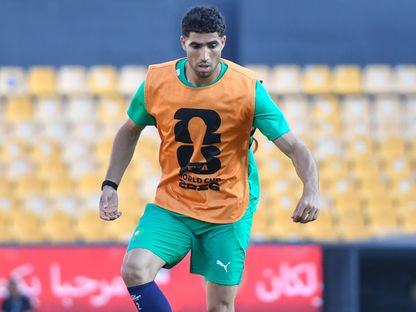 أشرف حكيمي خلال تدريبات المغرب قبل مباراة هولندا بكأس العالم - 28 يونيو 2026 - X/EnMaroc