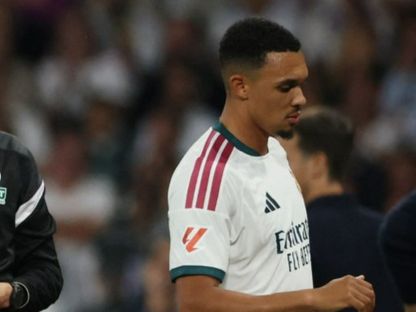 لاعب ريال مدريد ترينت ألكسندر-أرنولد يخرج من الملعب أمام فياريال في الدوري الإسباني - 10 أكتوبر 2026 - Reuters