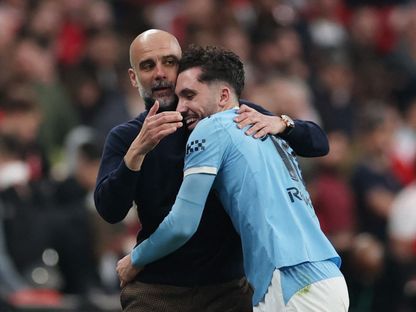 بيب غوارديولا وريان شرقي بعد نهائي كأس الرابطة الإنجليزية بين أرسنال ومانشستر سيتي - 22 مارس 2026 - Reuters