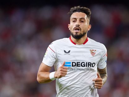 لاعب إشبيلية أليكس تيليس خلال مباراة بوروسيا دورتموند بدوري أبطال أوروبا - 5 أكتوبر 2022 - Twitter/@sevillaFC