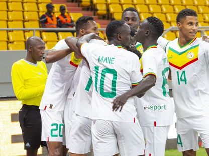 احتفال لاعبي منتخب السنغال بتسجيل هدف في مرمى جنوب السودان بتصفيات كأس العالم 2026 - 18 نوفمبر 2023 - X/@wiwsport