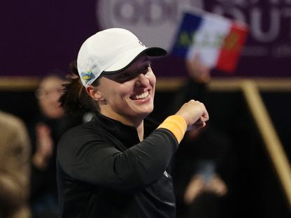 البولندية إيغا شفيونتيك المصنفة الأولى عالميا خلال مشاركتها في بطولة قطر المفتوحة للتنس - 18 فبراير 2023 - reuters