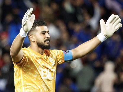 عبد الله المعيوف حارس مرمى الهلال السعودي - رويترز