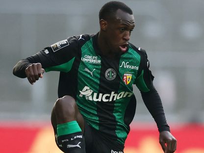 سعود عبد الحميد مدافع لانس خلال مباراة ميتز في الدوري الفرنسي - 8 مارس 2026 - Reuters