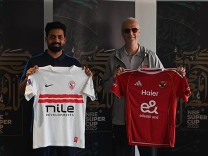 صورة من الاجتماع التحضيري قبل قمة الأهلي والزمالك في نهائي السوبر - 8 نوفمبر 2025 - X/@EFA