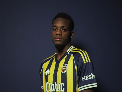 جون دوران بقميص فنربخشة بعد استعارته من النصر السعودي - 6 يوليو 2025 - X/@Fenerbahce