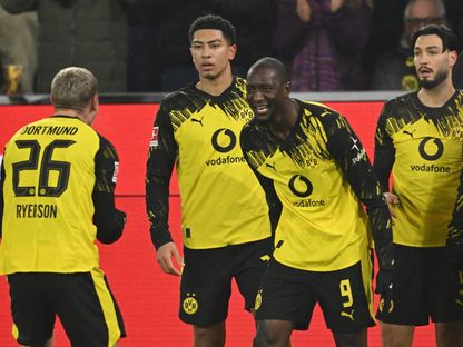 سيرهو غيراسي يحتفل بتسجيله هدفاً لبوروسيا دورتموند في مرمى ماينز بالدوري الألماني - 13 فبراير 2026 - Reuters