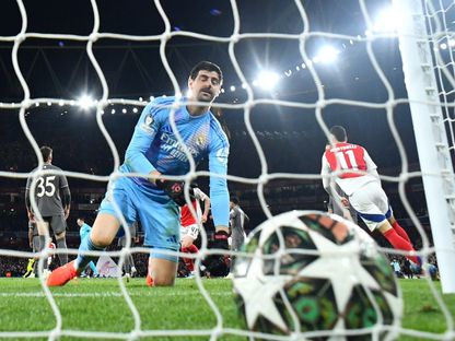 تيبو كورتوا حارس ريال مدريد خلال مواجهة أرسنال في ذهاب ربع نهائي دوري أبطال أوروبا - 9 أبريل 2025 - REUTERS