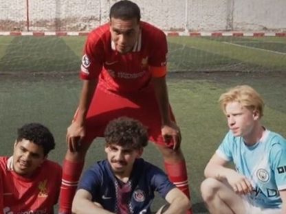 شباب مصريون يتشبهون بمشاهير الكرة العالمية - الشرق