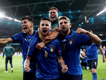 لاعبو المنتخب الإيطالي يحتفلون في يورو 2020 - Pool via REUTERS