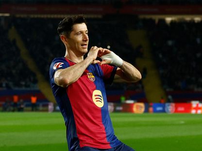 روبرت ليفاندوفسكي مهاجم برشلونة يحتفل بالتسجيل أمام رايو فايكانو - 17 فبراير 2025 - Reuters
