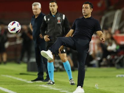تشافي هرنانديز يركل الكرة خلال مباراة بين برشلونة ومايوركا - 26 سبتمبر 2023 - Reuters 