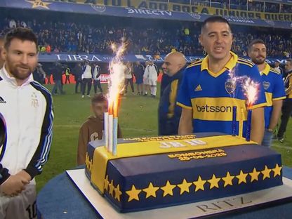 ميسي في مهرجان اعتزال رومان ريكيلمي في ملعب لا بومبونيرا - Boca/Twitter